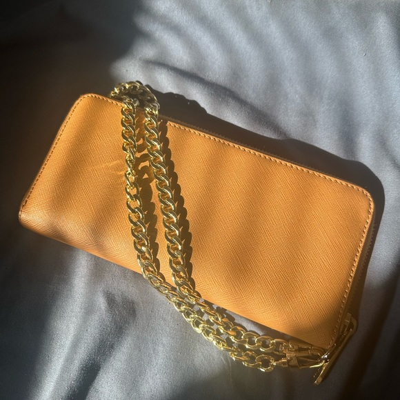 SOLD Michael Kors Long Zip Around Wallet Wristlet - Picture 3 of 17